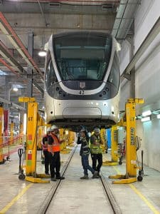 חברת DIUK יחד עם זוקו מוביליטי מקבוצת זוקו מובילות פרויקט משמעותי להשבחה ותחזוקה של קרונות הנוסעים ברכבת הקלה בירושלים.